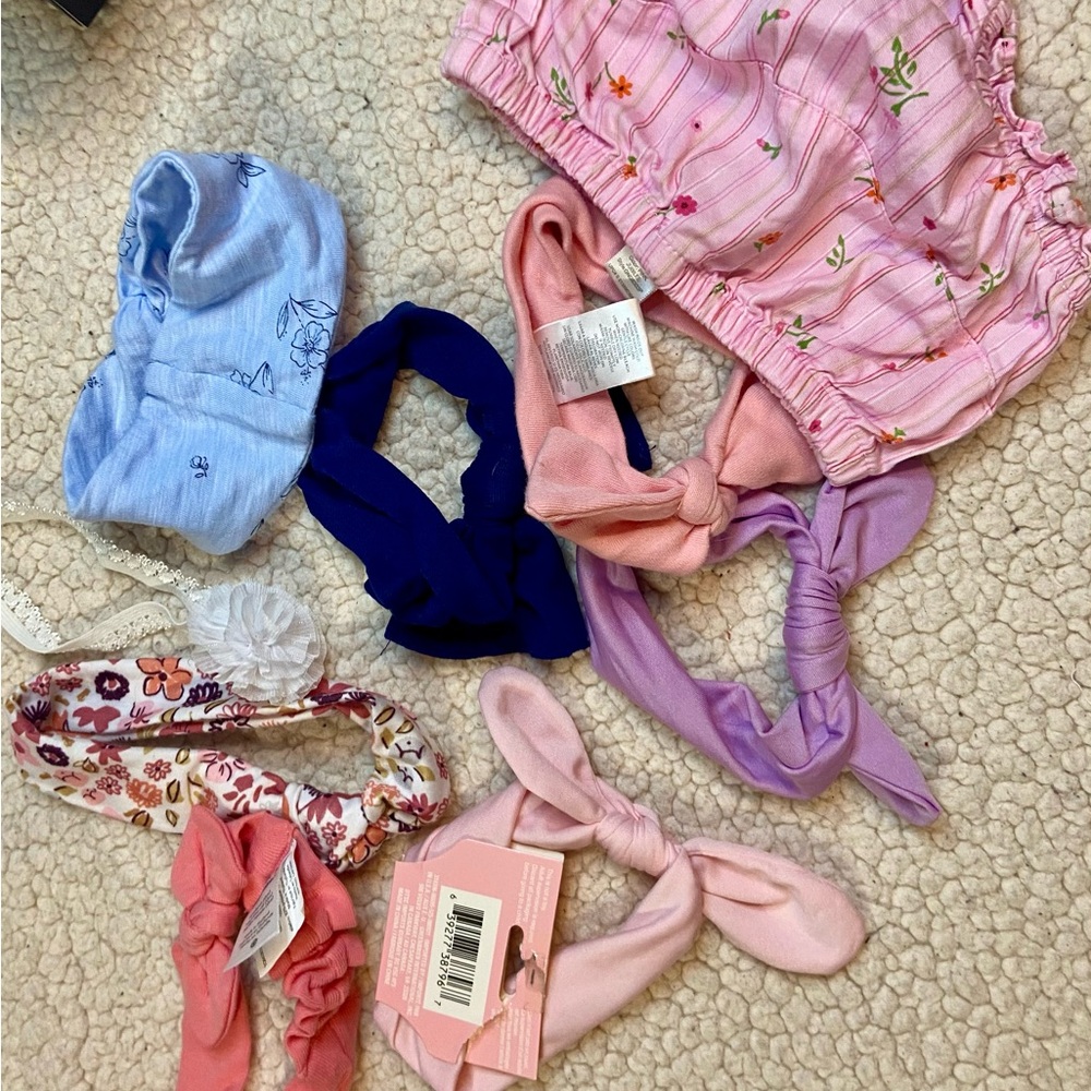 ⭐️4/$20 Bundle of 8 headbands and size 3-6m bottoms